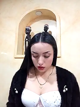 LUCIA 27- online show from 10.18.25