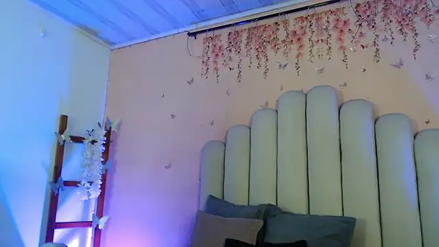 SweetRenata  online show from 10.24.25