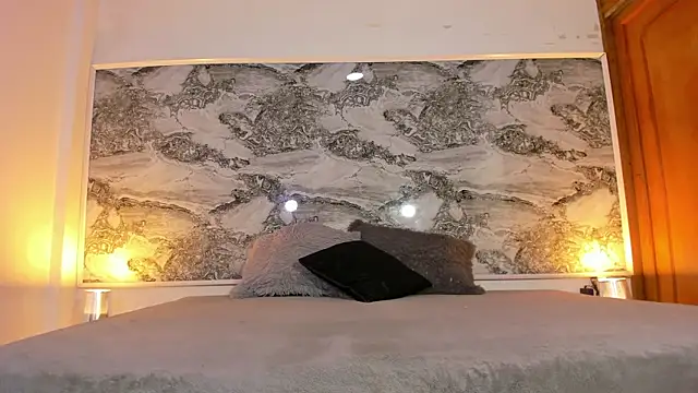 Ethan thouse online show from 10.12.25