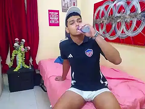 Snapshot of keinner_monstercock chatting on 10.11.25 keinner monstercock online show from 10.11.25