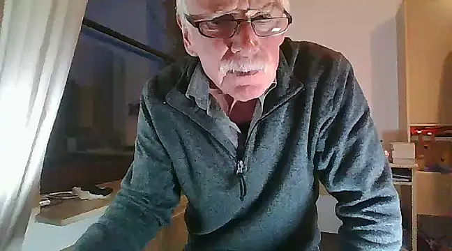 Snapshot of super-snoopy chatting on 01.20.25 super-snoopy online show from 01.20.25