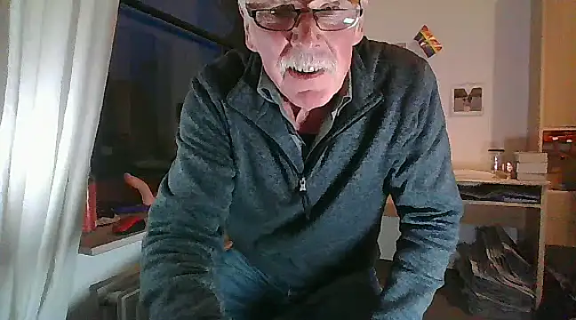 Snapshot of super-snoopy chatting on 01.21.25 super-snoopy online show from 01.21.25