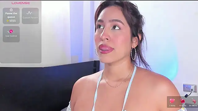 Snapshot of Nyxaraa chatting on 11.11.25 Nyxaraa online show from 11.11.25