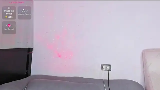 Snapshot of Nyxaraa chatting on 11.14.25 Nyxaraa online show from 11.14.25