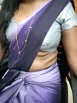 Snapshot of Tamilmallu-duskygirl03 chatting on 03.15.26 Tamilmallu-duskygirl03 online show from 03.15.26