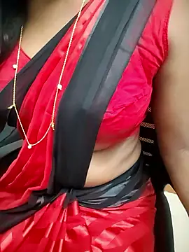 Snapshot of Tamilmallu-duskygirl03 chatting on 03.16.26 Tamilmallu-duskygirl03 online show from 03.16.26