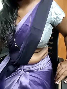 Snapshot of Tamilmallu-duskygirl03 chatting on 04.08.26 Tamilmallu-duskygirl03 online show from 04.08.26