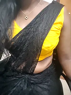 Snapshot of Tamilmallu-duskygirl03 chatting on 04.29.26 Tamilmallu-duskygirl03 online show from 04.29.26