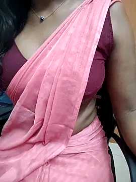 Snapshot of Tamilmallu-duskygirl03 chatting on 06.02.26 Tamilmallu-duskygirl03 online show from 06.02.26
