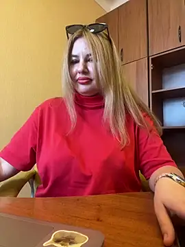 Snapshot of Passion-Blondy chatting on 04.30.26 Passion-Blondy online show from 04.30.26