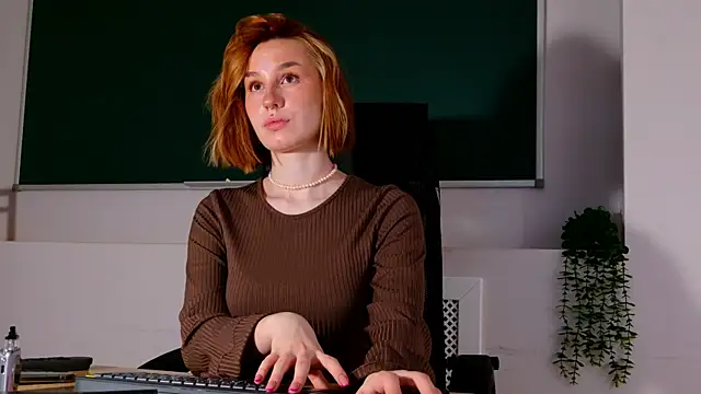 Snapshot of ClaireMathis chatting on 05.11.26 ClaireMathis online show from 05.11.26