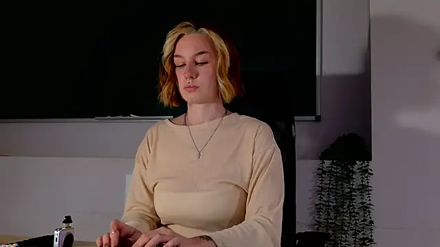 Snapshot of ClaireMathis chatting on 06.19.26 ClaireMathis online show from 06.19.26