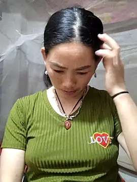 Snapshot of gio-thu chatting on 04.19.26 gio-thu online show from 04.19.26