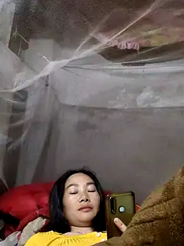Snapshot of gio-thu chatting on 04.25.26 gio-thu online show from 04.25.26