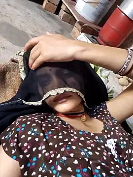 Snapshot of DirtybhabhiGoal chatting on 04.14.26 DirtybhabhiGoal online show from 04.14.26