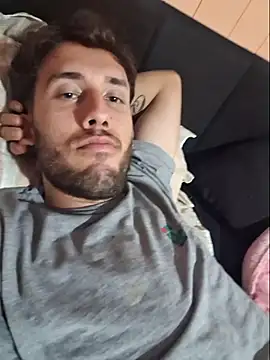 Snapshot of hique25 chatting on 10.28.25 hique25 online show from 10.28.25