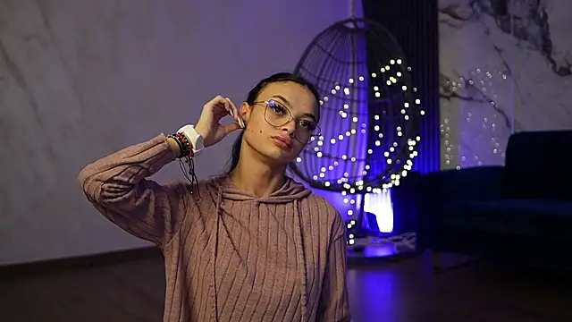 RachelRavee online show from 02.10.26