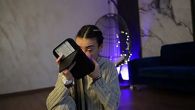 RachelRavee online show from 03.22.26