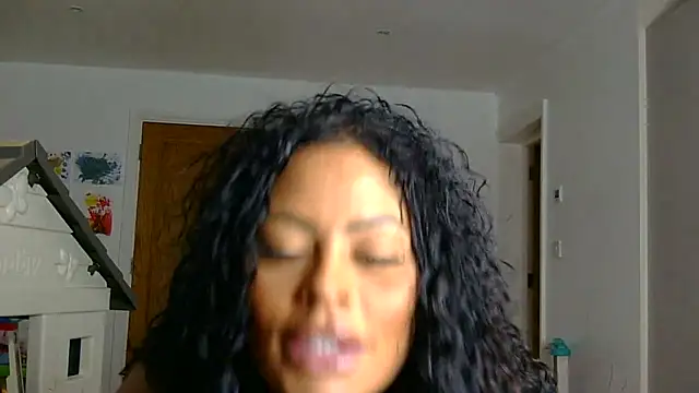 Snapshot of Little_Minx_Chanel chatting on 11.29.25 Little Minx Chanel online show from 11.29.25