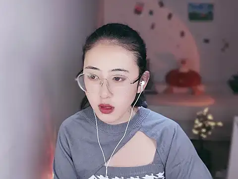 Queena  online show from 12.19.25