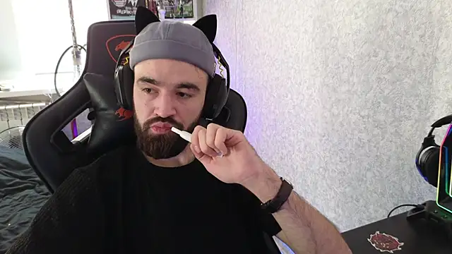 Nik Namee online show from 10.18.25