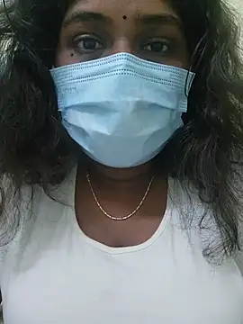 Snapshot of Mo_Nisha chatting on 10.10.25 Mo Nisha online show from 10.10.25