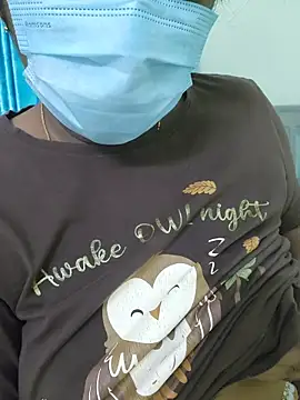 Snapshot of Mo_Nisha chatting on 10.11.25 Mo Nisha online show from 10.11.25