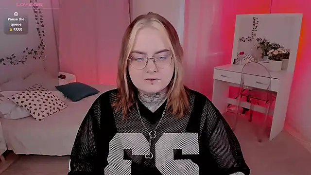 apriladdamss online show from 10.16.25