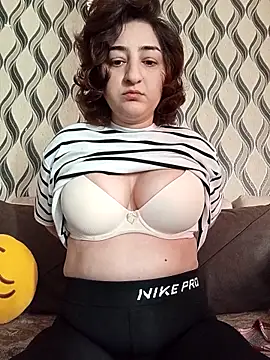 Snapshot of tamta25 chatting on 10.14.25 tamta25 online show from 10.14.25