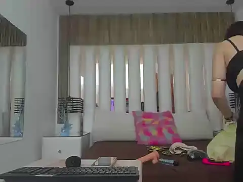 AmbarGills online show from 10.31.25