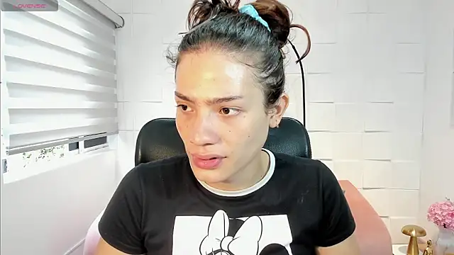 Snapshot of KassMonroe chatting on 06.16.26 KassMonroe online show from 06.16.26
