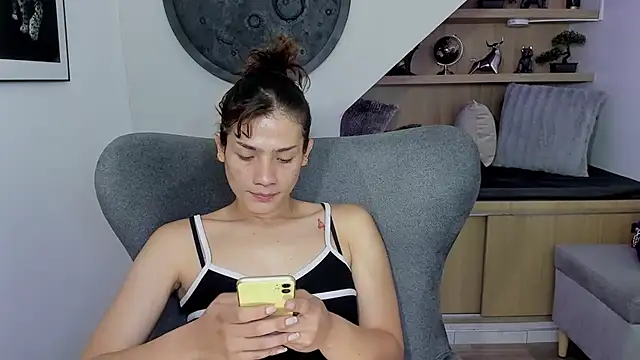 Snapshot of KassMonroe chatting on 06.17.26 KassMonroe online show from 06.17.26