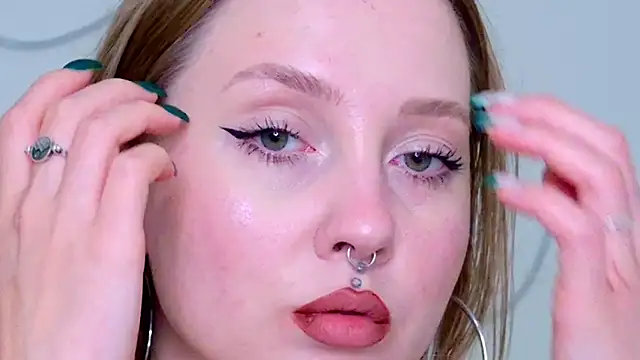 CandiceKingzz online show from 10.17.25