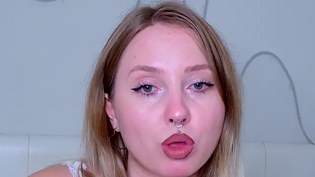 CandiceKingzz online show from 10.18.25