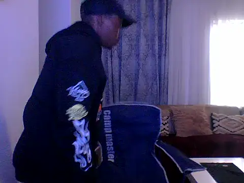 Snapshot of thesloucher chatting on 06.11.26 thesloucher online show from 06.11.26
