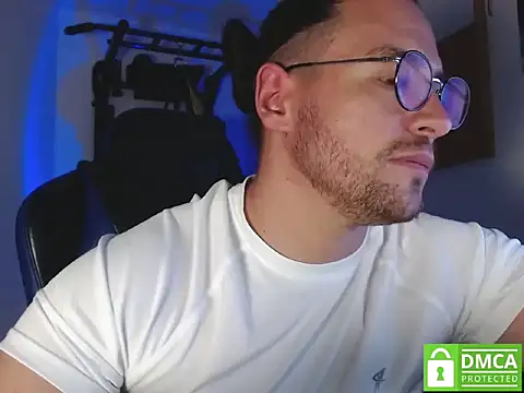 Snapshot of kurt_xx chatting on 10.19.25 kurt xx online show from 10.19.25