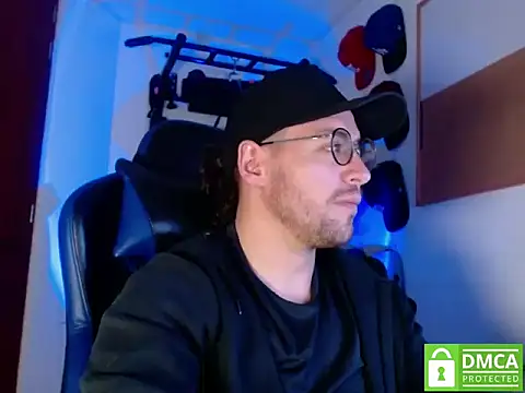 Snapshot of kurt_xx chatting on 10.20.25 kurt xx online show from 10.20.25