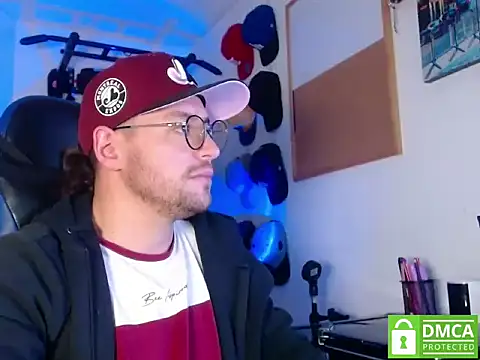 Snapshot of kurt_xx chatting on 10.22.25 kurt xx online show from 10.22.25