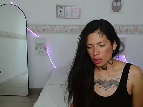 Snapshot of sharonnatasha chatting on 10.16.25 sharonnatasha online show from 10.16.25