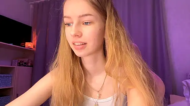 Snapshot of LunaCrave chatting on 02.26.26 LunaCrave online show from 02.26.26