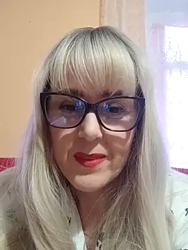 Amelialove42 online show from 10.31.25