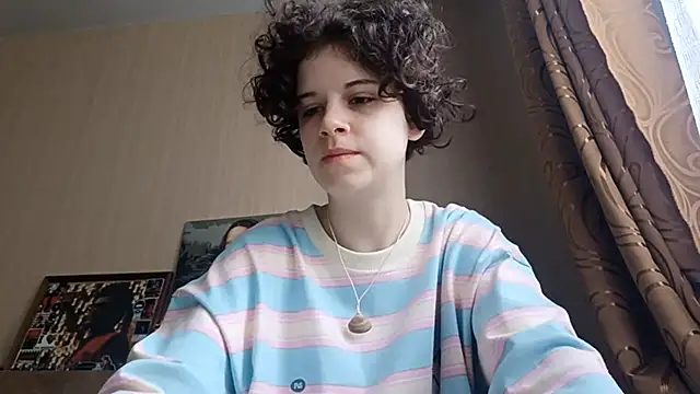 Snapshot of JesseniaHanney chatting on 10.17.25 JesseniaHanney online show from 10.17.25