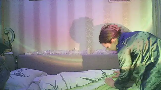 Snapshot of MoodieMira chatting on 02.04.26 MoodieMira online show from 02.04.26