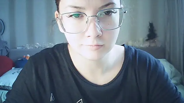 Snapshot of MoodieMira chatting on 02.09.26 MoodieMira online show from 02.09.26