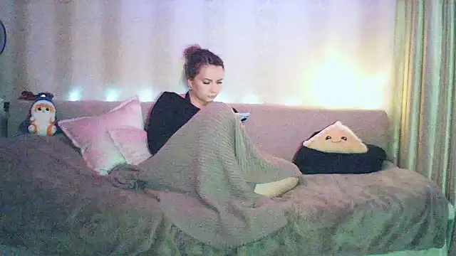 Snapshot of MoodieMira chatting on 02.25.26 MoodieMira online show from 02.25.26