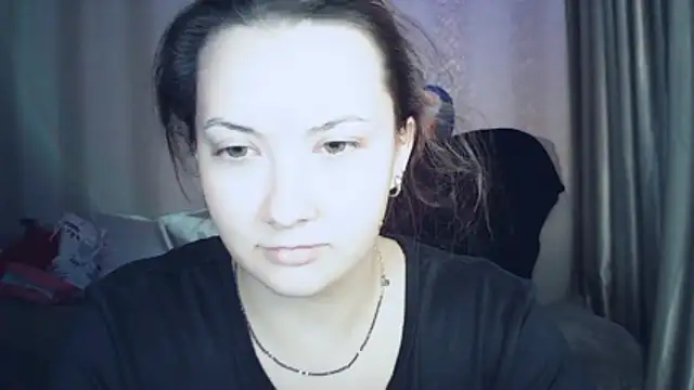 Snapshot of MoodieMira chatting on 04.21.26 MoodieMira online show from 04.21.26