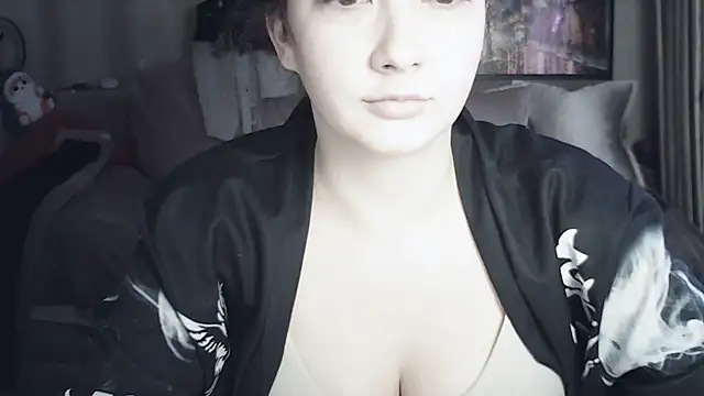Snapshot of MoodieMira chatting on 06.27.26 MoodieMira online show from 06.27.26