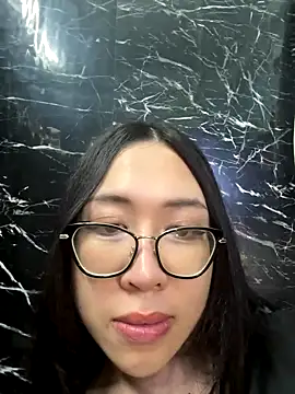 Snapshot of AnnieEma chatting on 10.20.25 AnnieEma online show from 10.20.25
