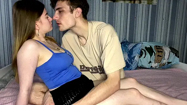 EmiliaCouple online show from 11.16.25