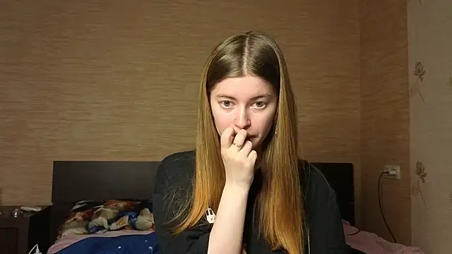 Snapshot of EmiliaCouple chatting on 06.29.26 EmiliaCouple online show from 06.29.26